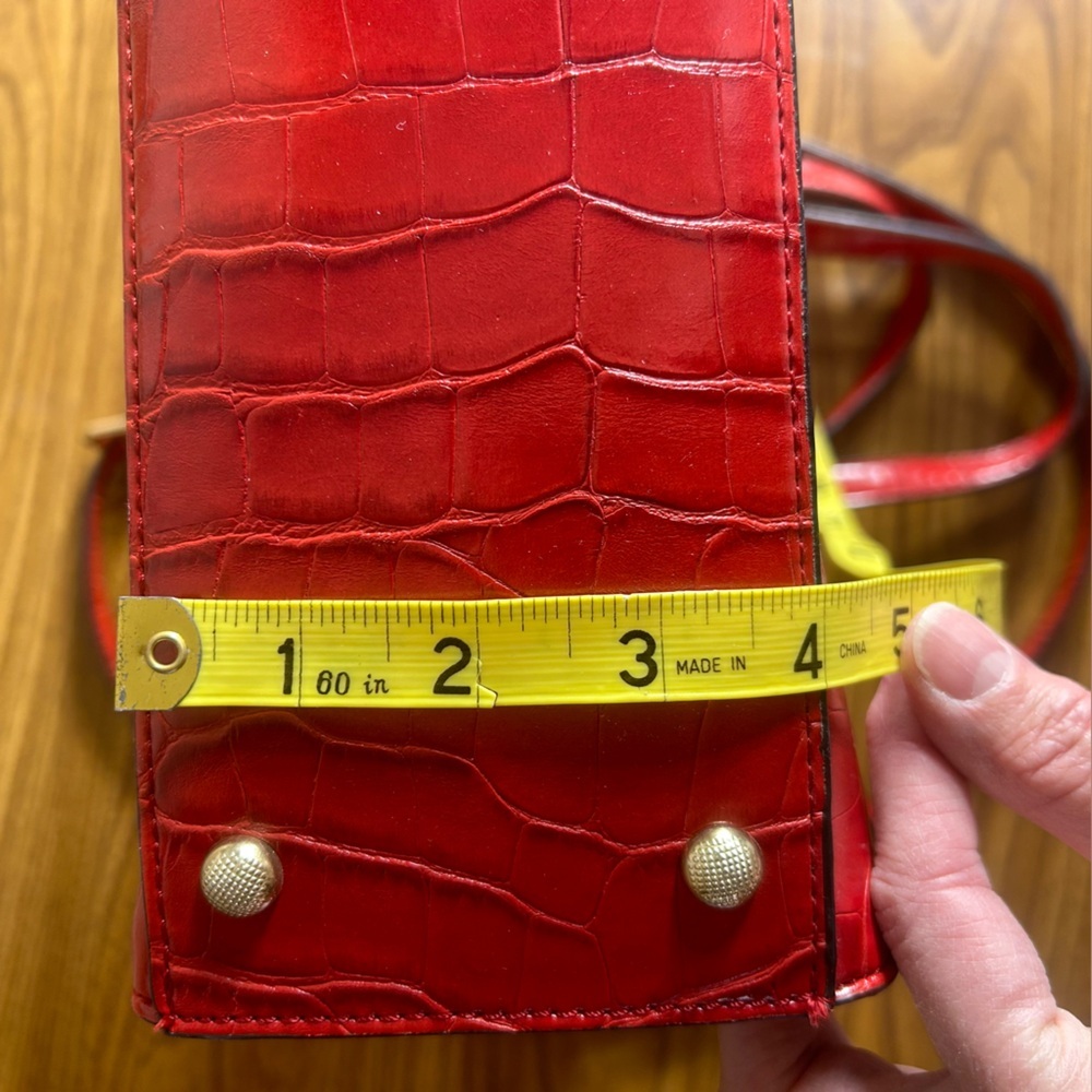 Vibrant Red Crocodile Embossed Shoulder Bag Adjustable Strap Zip Closure - Picture 6 of 11
